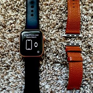 Apple Watch SE (GPS, 40mm) - Rose Gold Aluminum Case with 2 s/m bands